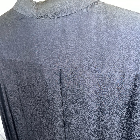 Black & Dark Grey Snakeskin Print Button Snap Shirt by David Lerner. Size XS. - Picture 5 of 9